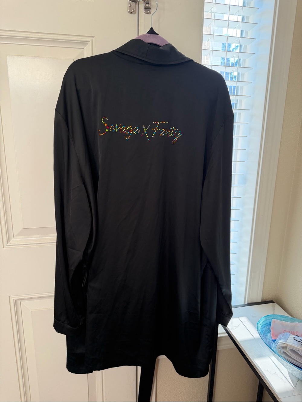 Savage X Fenty Women’s Black Long-Sleeve Satin Robe